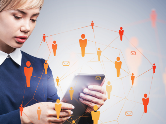 HR professional using digital platform to analyse workforce data – future of HR