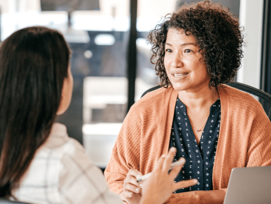 Manager discussing flexible work arrangements and hybrid work policy with employee in Victoria