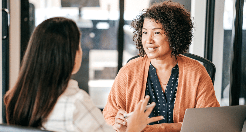 Manager discussing flexible work arrangements and hybrid work policy with employee in Victoria